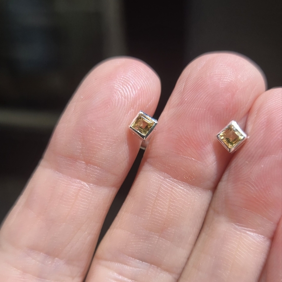 Citrine 1k sterling emerald cut stud earrings - Picture 4 of 7